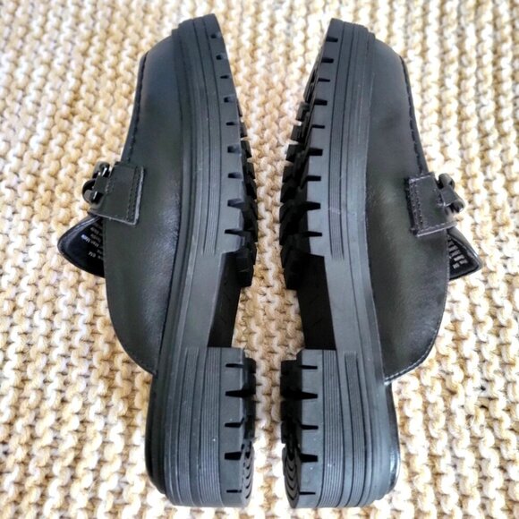 Seychelles Women's Black Faux Leather Chain Loafers Size 6M Slip-On Chunky Sole - Picture 7 of 9